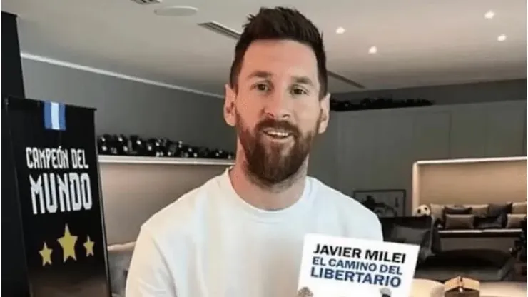 Esta imagen, manipulada con Photoshop, ha sido parte de las pruebas que se han presentado sobre el supuesto apoyo de Messi a MIlei.