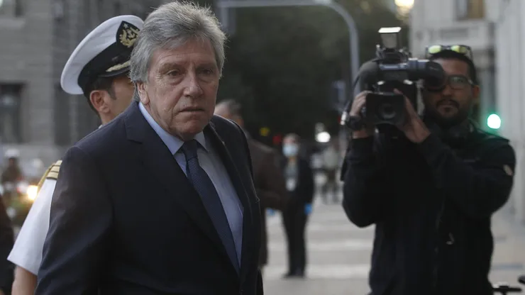 Alberto Espina como Ministro de Defensa, durante la administración de Sebastián Piñera.