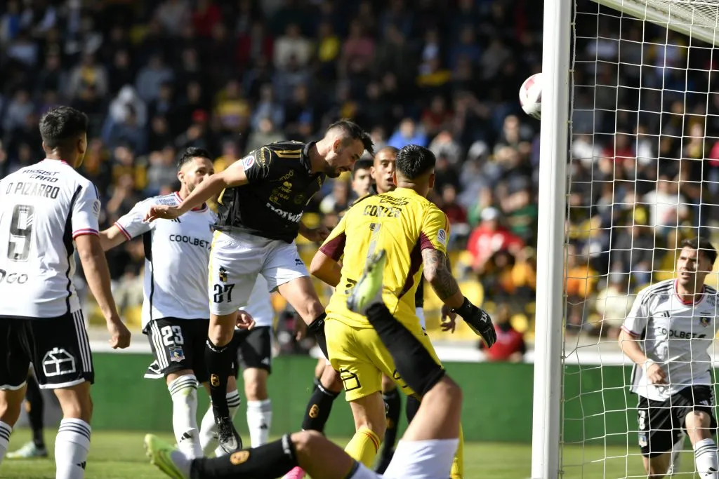 Colo Colo se quedó a ocho puntos de distancia del puntero Cobresal. Los albos tienen un partido menos y todavía tienen que recibir al líder en el Monumental. | Foto: Photosport.