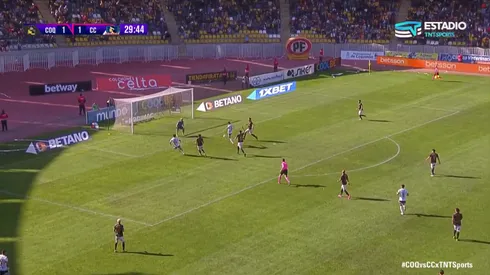 Tapadón de Mono Sánchez contra Colo Colo.