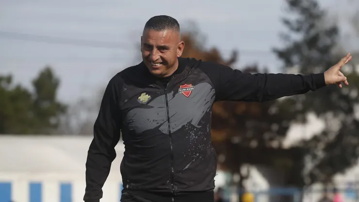 Jaime García agacha el moño con la dirigencia de Ñublense.
