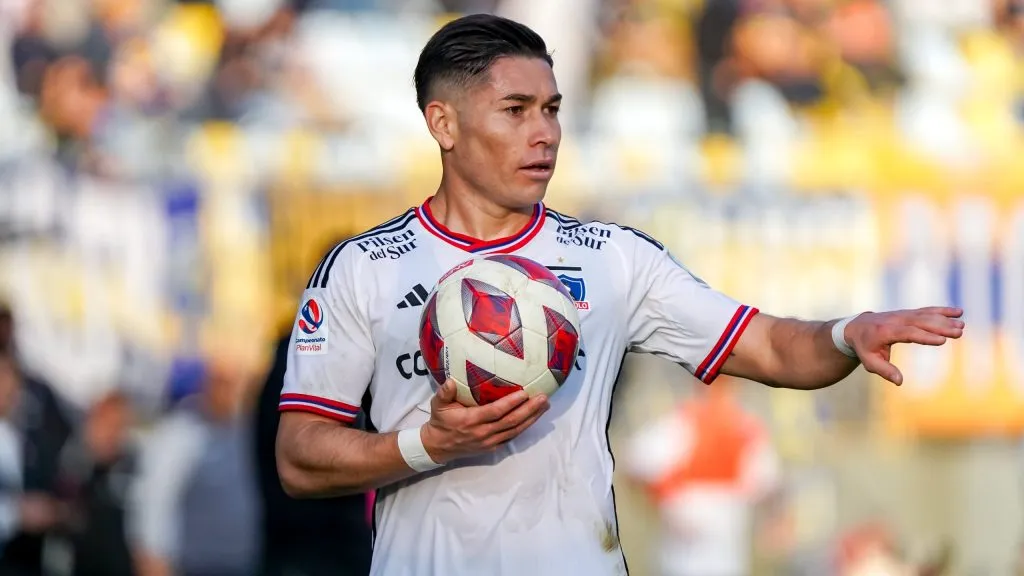 Óscar Opazo se lesionó y corre contra el tiempo para estar en el Superclásico. Foto: Photosport.