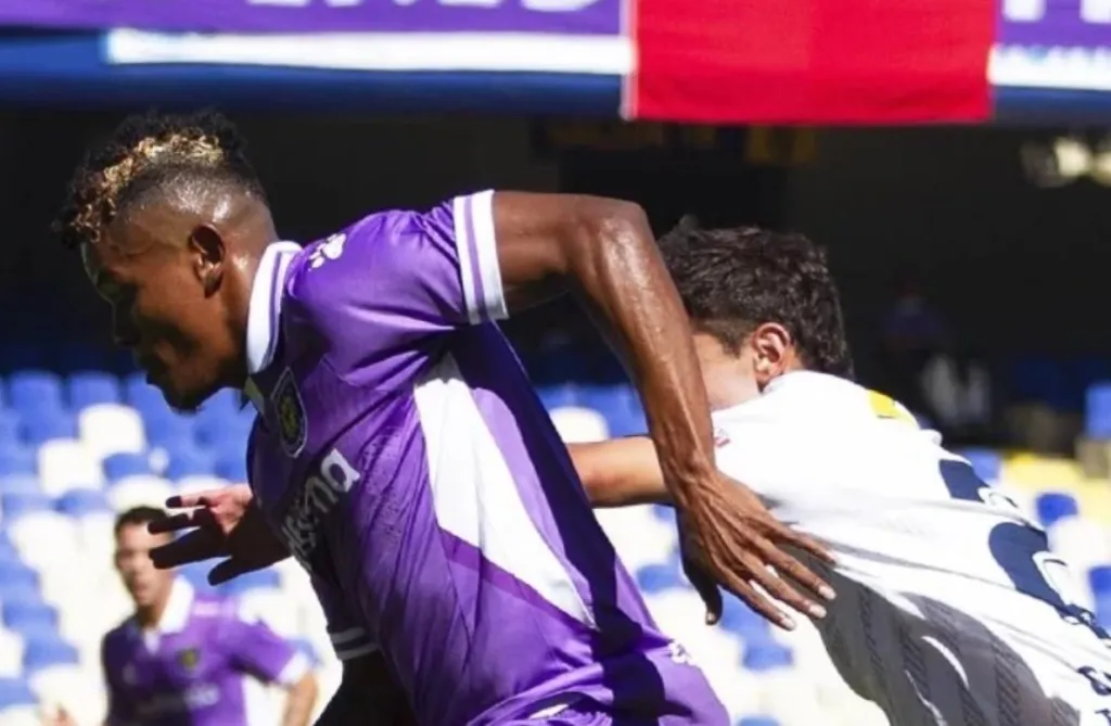 Alexander Bolaños en Deportes Concepción.