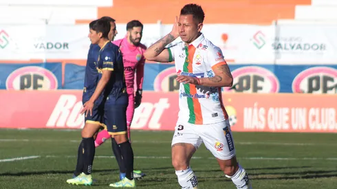 El puntero Cobresal recibe a Magallanes.