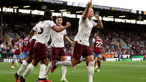 Erling Haaland tardó tres minutos en anotar su primer gol de la temporada de Premier League. Manchester City ganó en el inicio de la defensa de su corona.