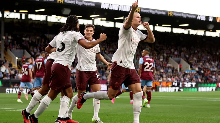 Erling Haaland tardó tres minutos en anotar su primer gol de la temporada de Premier League. Manchester City ganó en el inicio de la defensa de su corona.