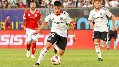 Matías Moya comenzó jugando, pero ahora casi no ve minutos ni es considerado en Colo Colo.