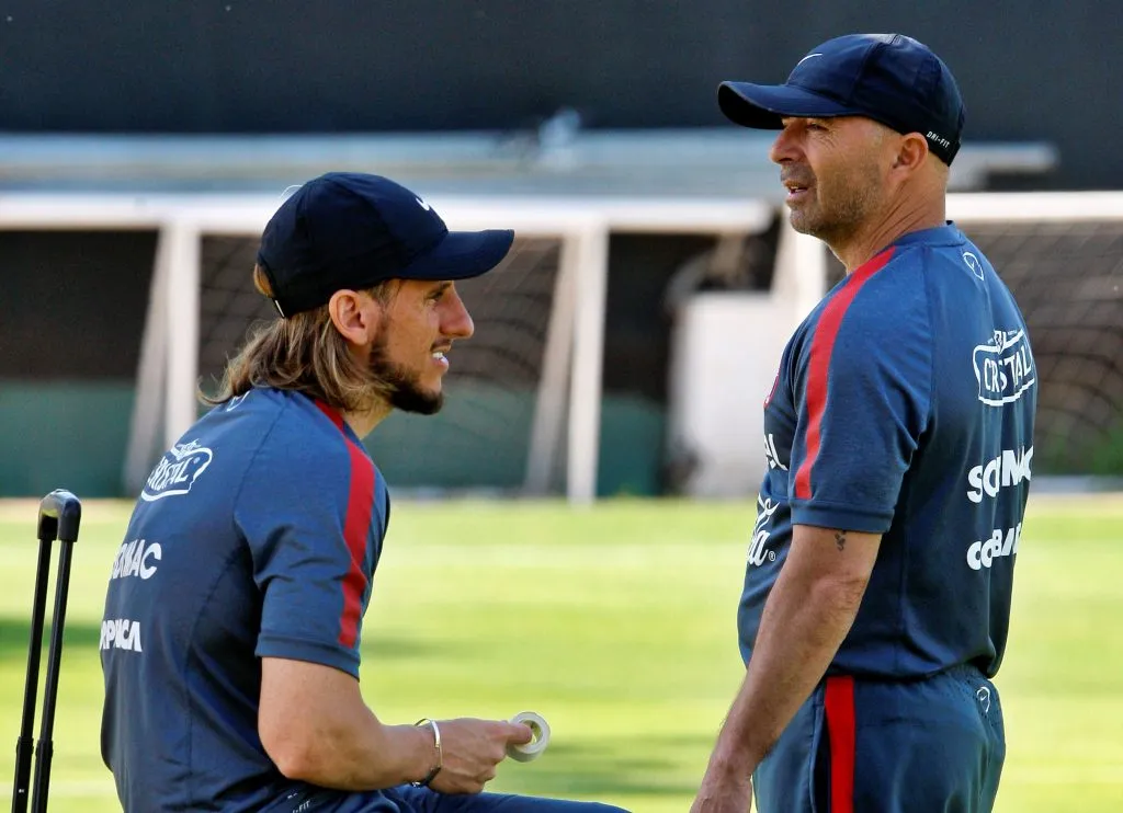 Jorge Sampaoli y sus colaboradores en la Roja esperan ganarle una millonaria demanda a la ANFP. | Foto: Archivo.