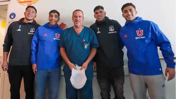 Jugadores de Colo Colo y la U en la órbita panamericana compartieron juntos con niños del Hospital Roberto del Río.