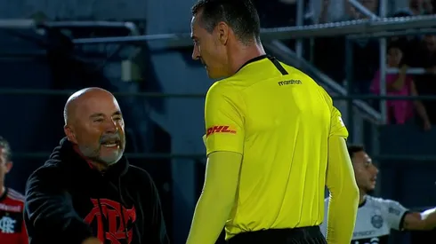 Jorge Sampaoli no toleró algunas decisiones del juez Wilmer Roldán.