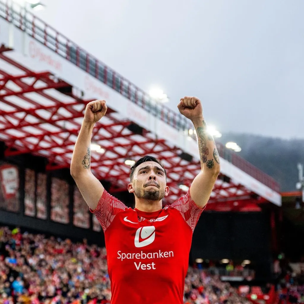 Niklas Castro fue titular, pero el SK Brann cayó ante Arouca en la Conference League. Foto: Comunicaciones SK Brann.