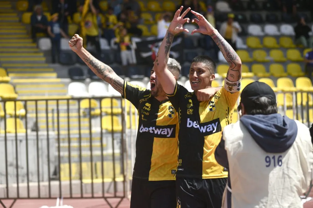 Coquimbo Unido de momento es el último equipo en sacar pasajes para las copas internacionales del 2024. ¿Podrá seguir escalando en la tabla ante Colo Colo? | Foto: Photosport.