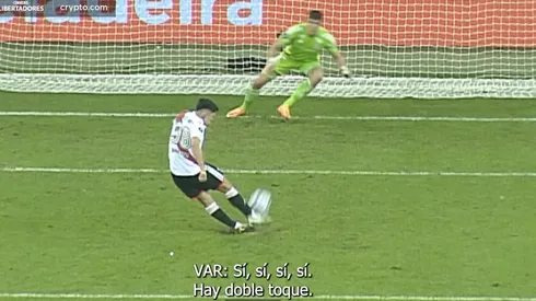 Solari pateó el séptimo penal de River, que fue anulado