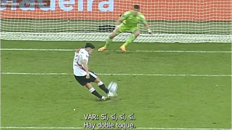 Solari pateó el séptimo penal de River, que fue anulado