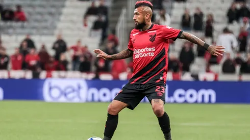 Arturo Vidal jugó los 90' en la eliminación del Athletico Paranaense en Copa Libertadores.