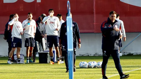 Eduardo Berizzo prepara su plan cual científico rumbo a Santiago 2023.