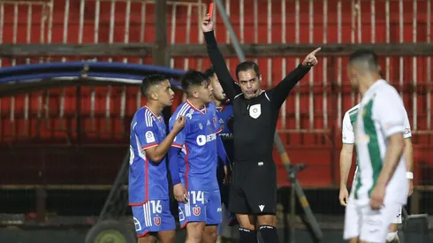 Nicolás Guerra vio la tarjeta roja luego de insultar al árbitro Juan Sepúlveda.