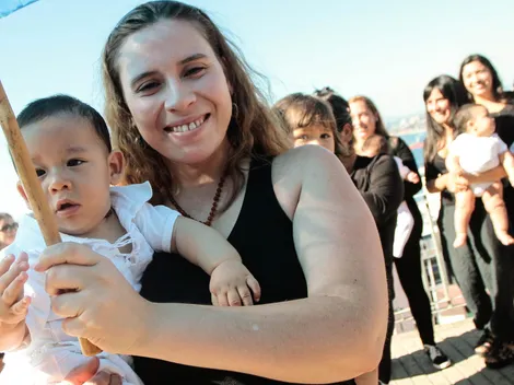 El bono de $11 mil que reciben los padres con hijos menores de 6 años