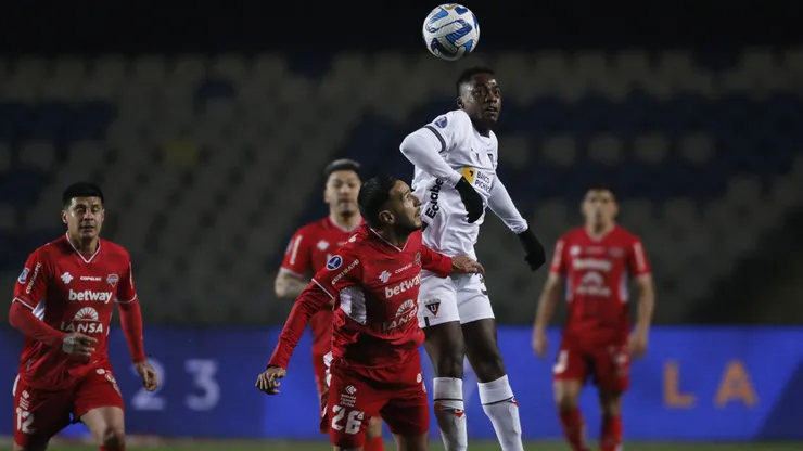 Ñublense se juega la clasificación en Ecuador.