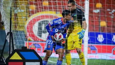 Nacho González encarando a Jeison Fuentealba