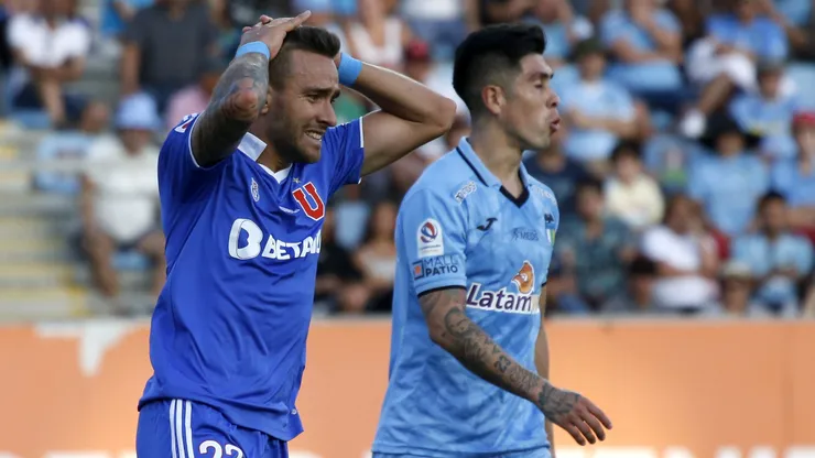 Matías Zaldivia en el duelo de la primera rueda entre la U y O'Higgins. Los azules ganaron con gol agónico de Leandro Fernández.