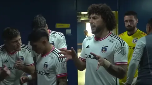 Falcón aleona a sus compañeros de Colo Colo en el Sausalito