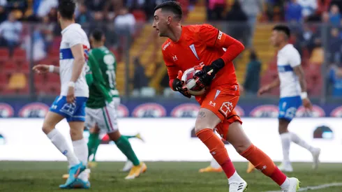 Nicolás Peranic asumió la titularidad en Católica tras la salida de Matías Dituro.