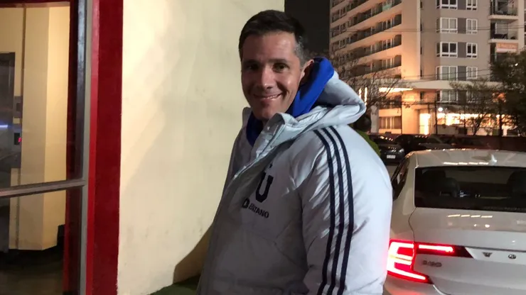 El presidente de Azul Azul llega al estadio Santa Laura.