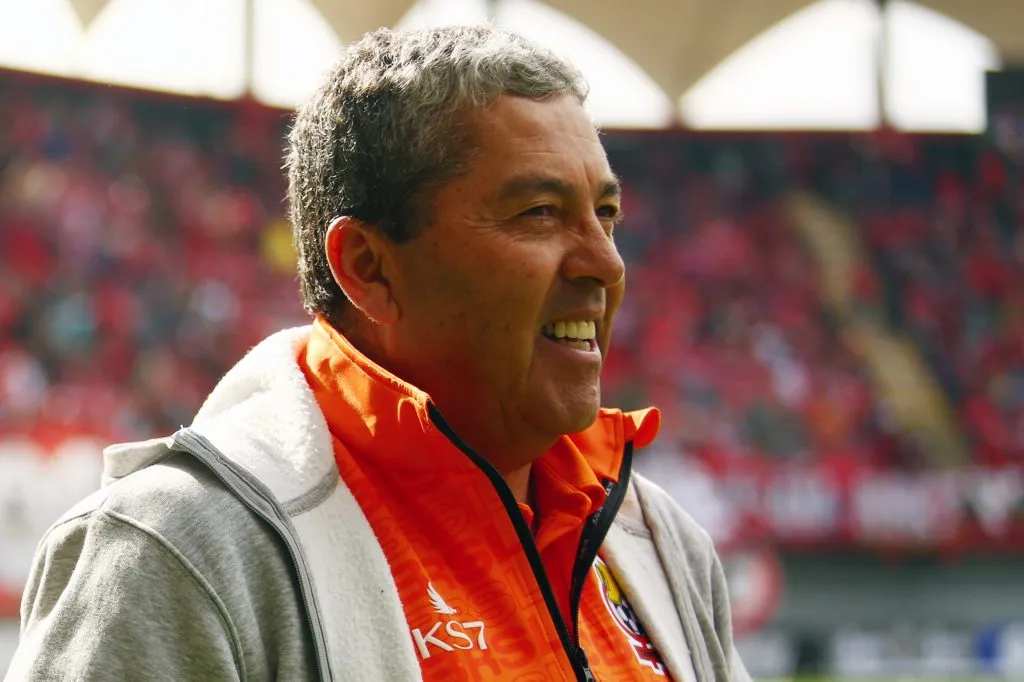 Gustavo Huerta sonríe tras la remontada de Cobresal ante Ñublense en Chillán por la 20° fecha del Campeonato Nacional 2023. (Mauricio Ulloa/Photosport).