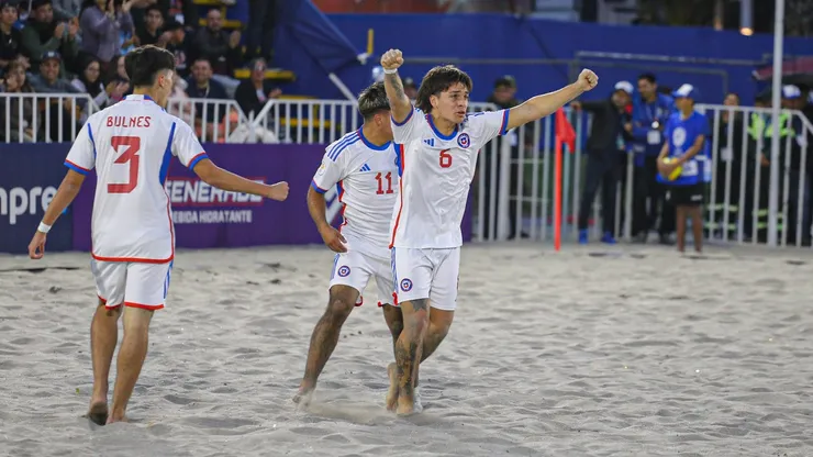 La Roja lidera el Sudamericano de fútbol playa tras golear a Uruguay