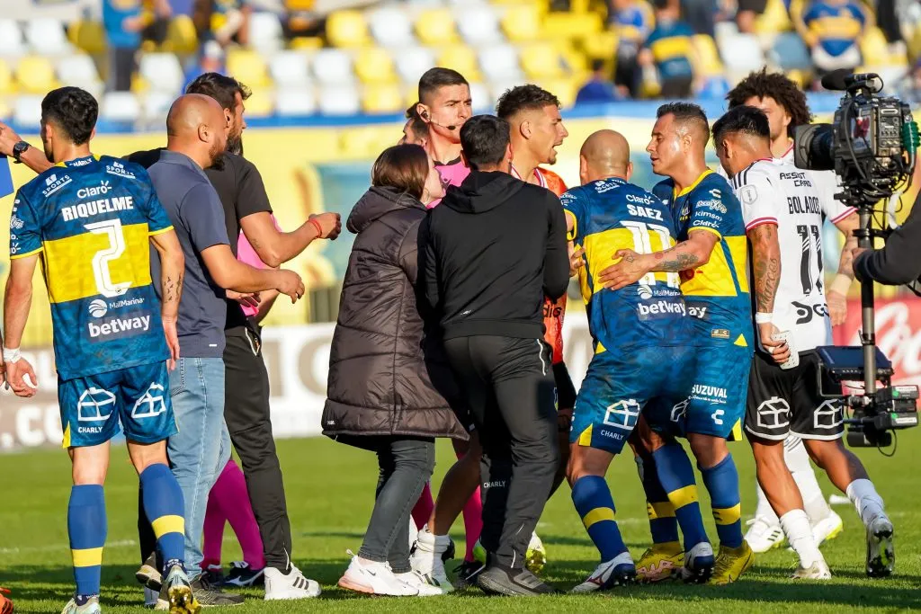 Sebastián Sáez estaba fuera de sí por la actitud de Jordhy Thompson. (Guille Salazar/RedGol).