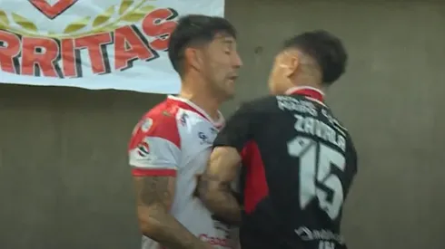 Agustín Ortiz no aguantó lo que estimó una simulación de Cristián Zavala. Y, como se dice popularmente, "lo empapeló".