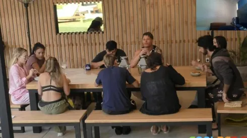 Esta tarde todos comieron afuera luego de que Constanza y Raimundo lo hicieran primero.