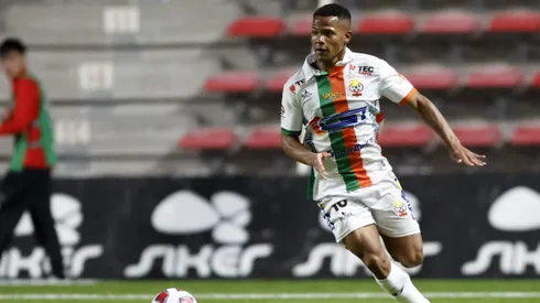 César Munder en acción por Cobresal. Es el tercer goleador del puntero del Campeonato Nacional 2023.