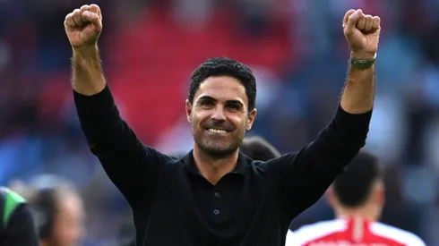 Mikel Arteta se corona campeón de la Community Shield junto a Arsenal.
