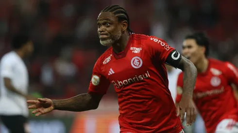 El cuadro de Porto Alegre lo empató sobre el final ante Corinthians.