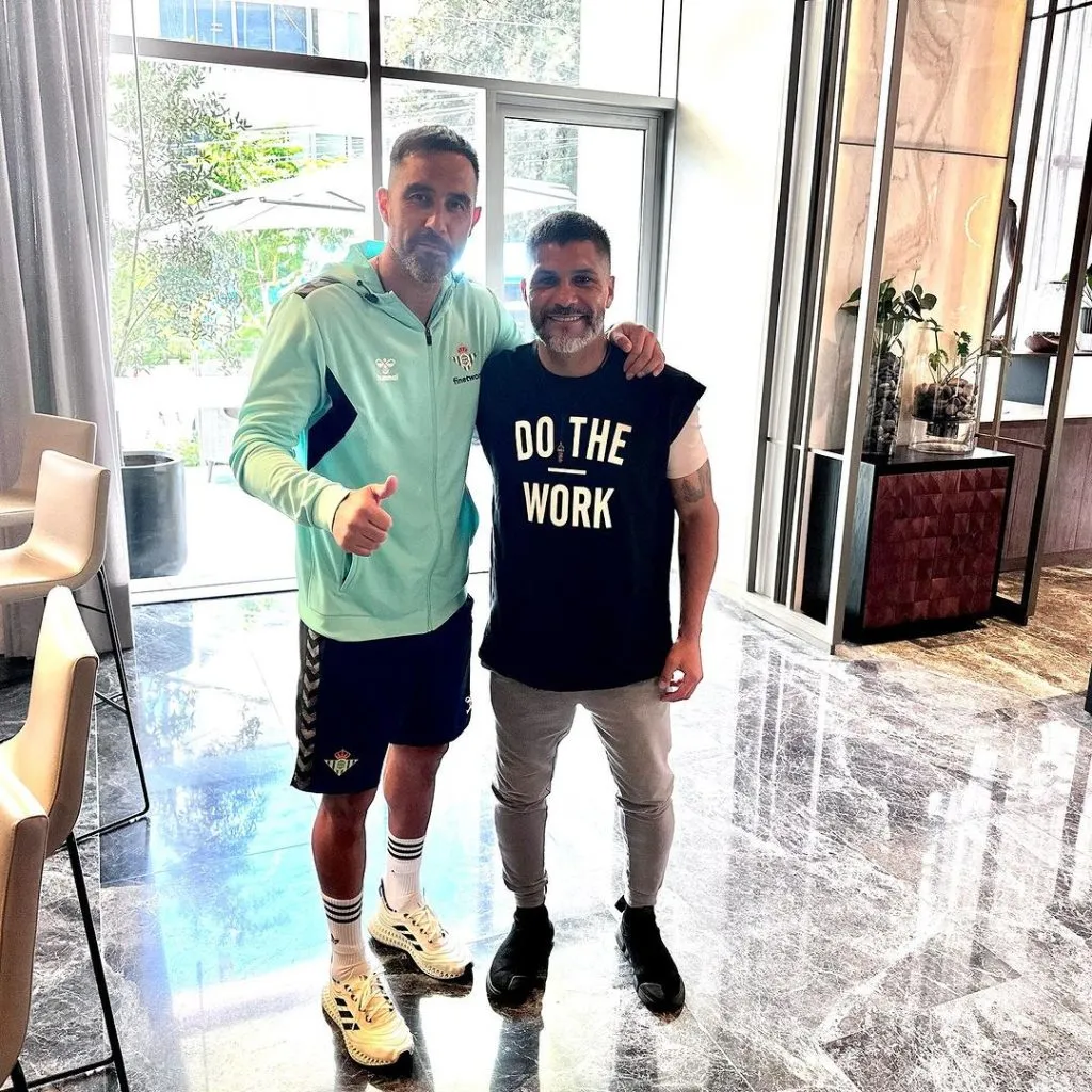 Reinaldo Navia subió con orgullo sus fotos con Claudio Bravo a sus redes sociales | Instagram.