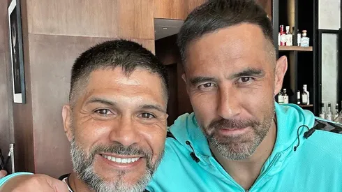 El ex goleador del América se juntó con Claudio Bravo, que andaba de visita en Guadalajara con el Betis.