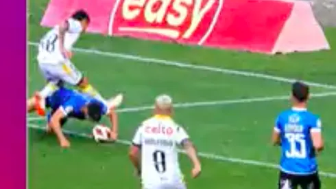 Esta mano de Benjamín Gazzolo no fue vista por el árbitro y gracias al VAR se sancionó.