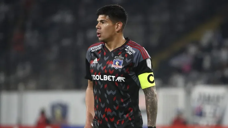 Colo Colo no quiere dejar partir a su capitán