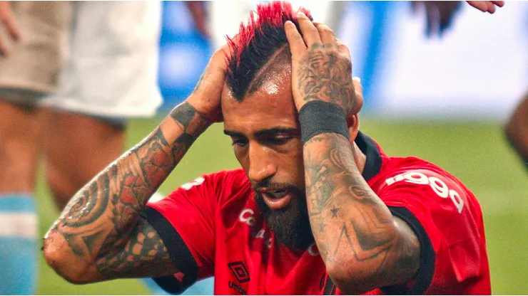Arturo Vidal no jugó y Athletico Paranaense cedió un empate en el final.