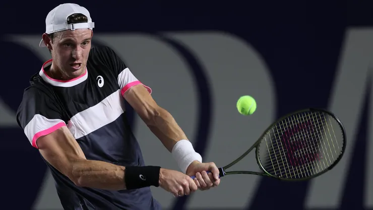 Nico Jarry no pudo con Tsitsipas y se despidió del ATP 250 de Los Cabos. | Foto: Getty