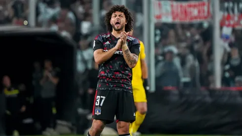 El Peluca Falcón alcanzó 100 partidos por Colo Colo, que venció 1-0 a Palestino y sigue en carrera por la Copa Chile.