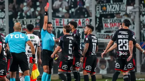 Jeyson Rojas cometió un foul que dejó con 10 hombres a Colo Colo.