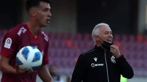 Ivo Basay demandó a Deportes La Serena por 300 millones de pesos, según Guarello.