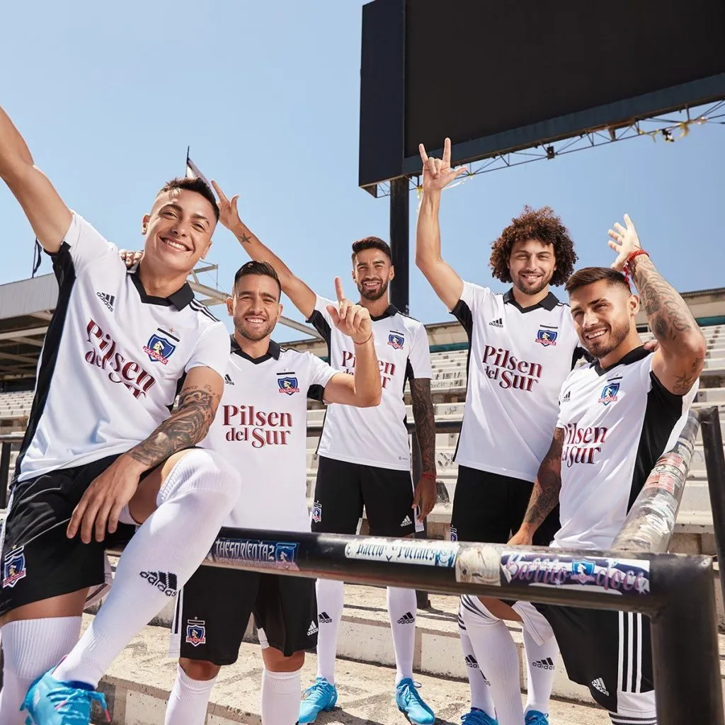 ¿La camiseta del popular 2022? También fue modelada por Marcos Bolados.