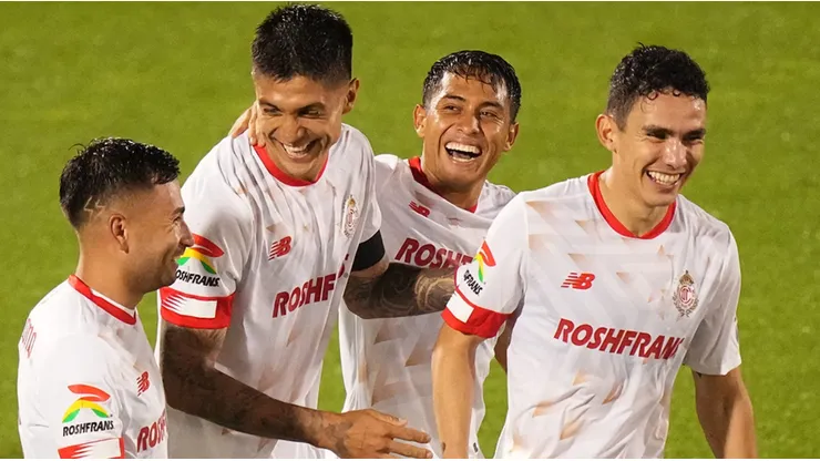 Valber Huerta celebrando con Jean Meneses el triunfo en Leagues Cup