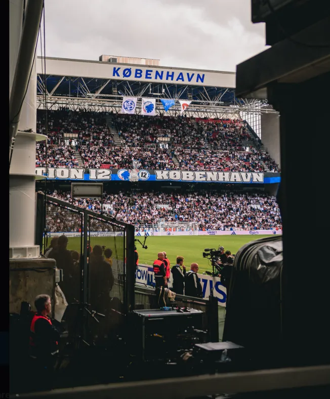 La foto del Midtjylland FC para informar la interrupción del partido.