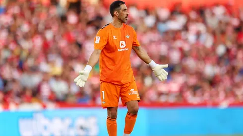 Claudio Bravo tapó bocas con un partidazo en el Betis.