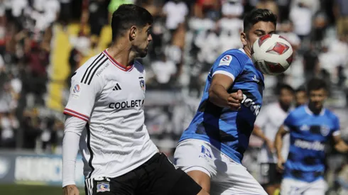 Matías de los Santos marca a Maximiliano Rodríguez, un delantero que pasó por el Cacique hace muchos años.